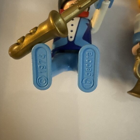 Vintage 1974 Playmobil Geobra lot of 4 musician figurines. Pre-owned. - Picture 4 of 5